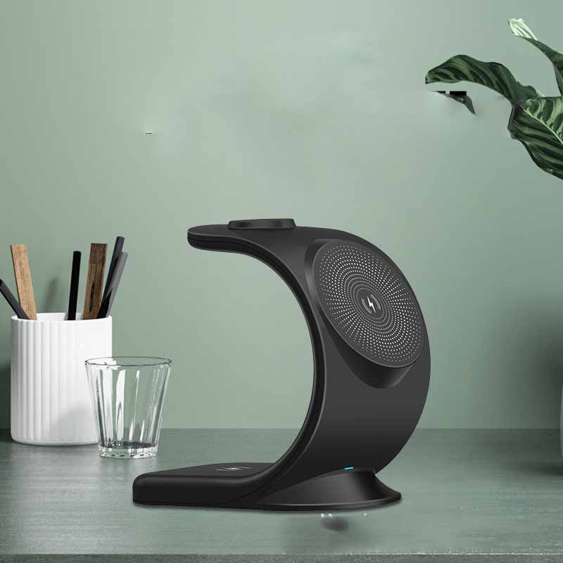 GadgetPik | Vertical Three-in-one Magnetic Wireless Charger